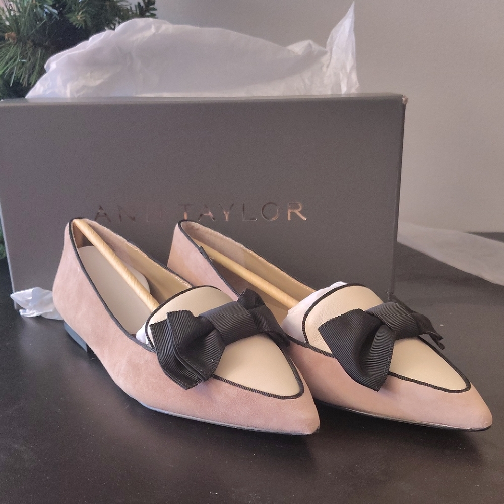 Ann Taylor Cream and Black Bow Loafers